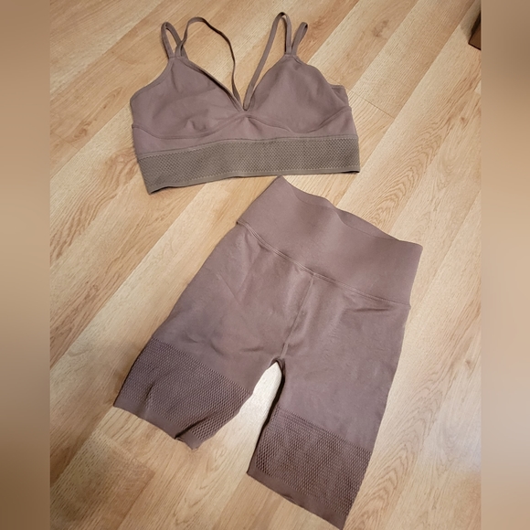 Fabletics shorts set - Picture 5 of 8